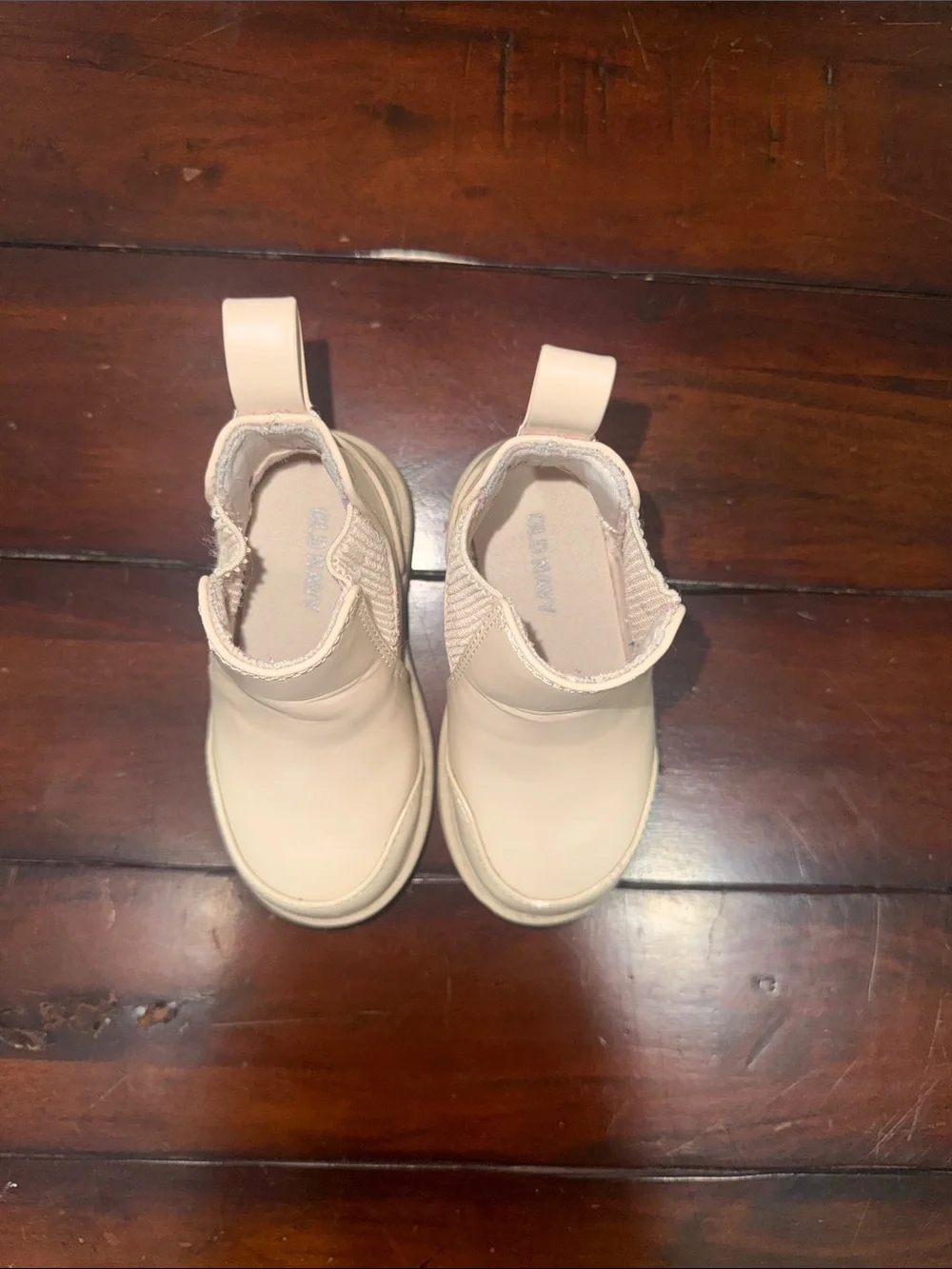 Old Navy Kids Chelsea Boots in Beige-Cream